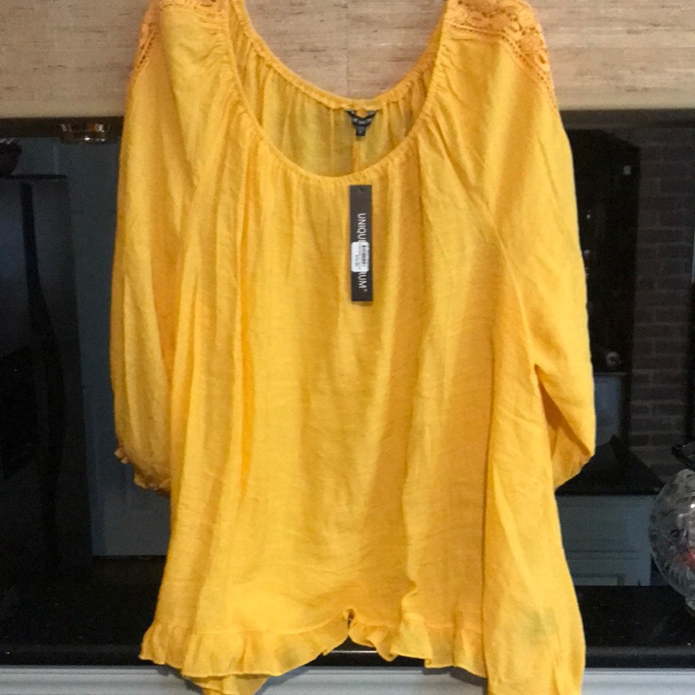 Unique Spectrum cheery yellow peasant blouse with lace sleeves NWT